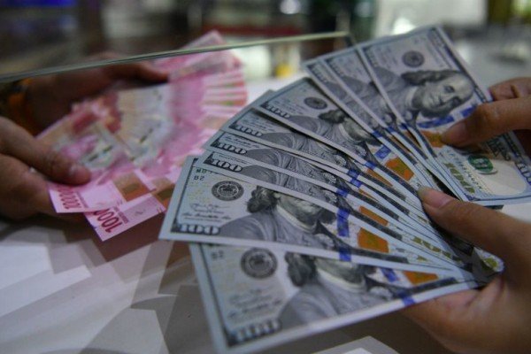 Rupiah Menguat Sebelum Pengumuman Suku Bunga BI