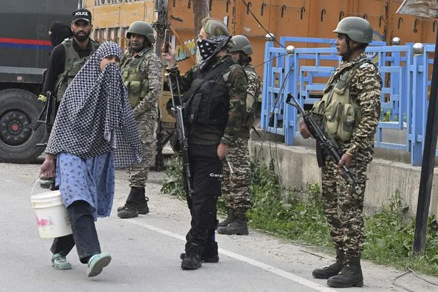 Tensions Rise: Pakistan Klaim hanya Melakukan Pertahanan dalam Serangan India